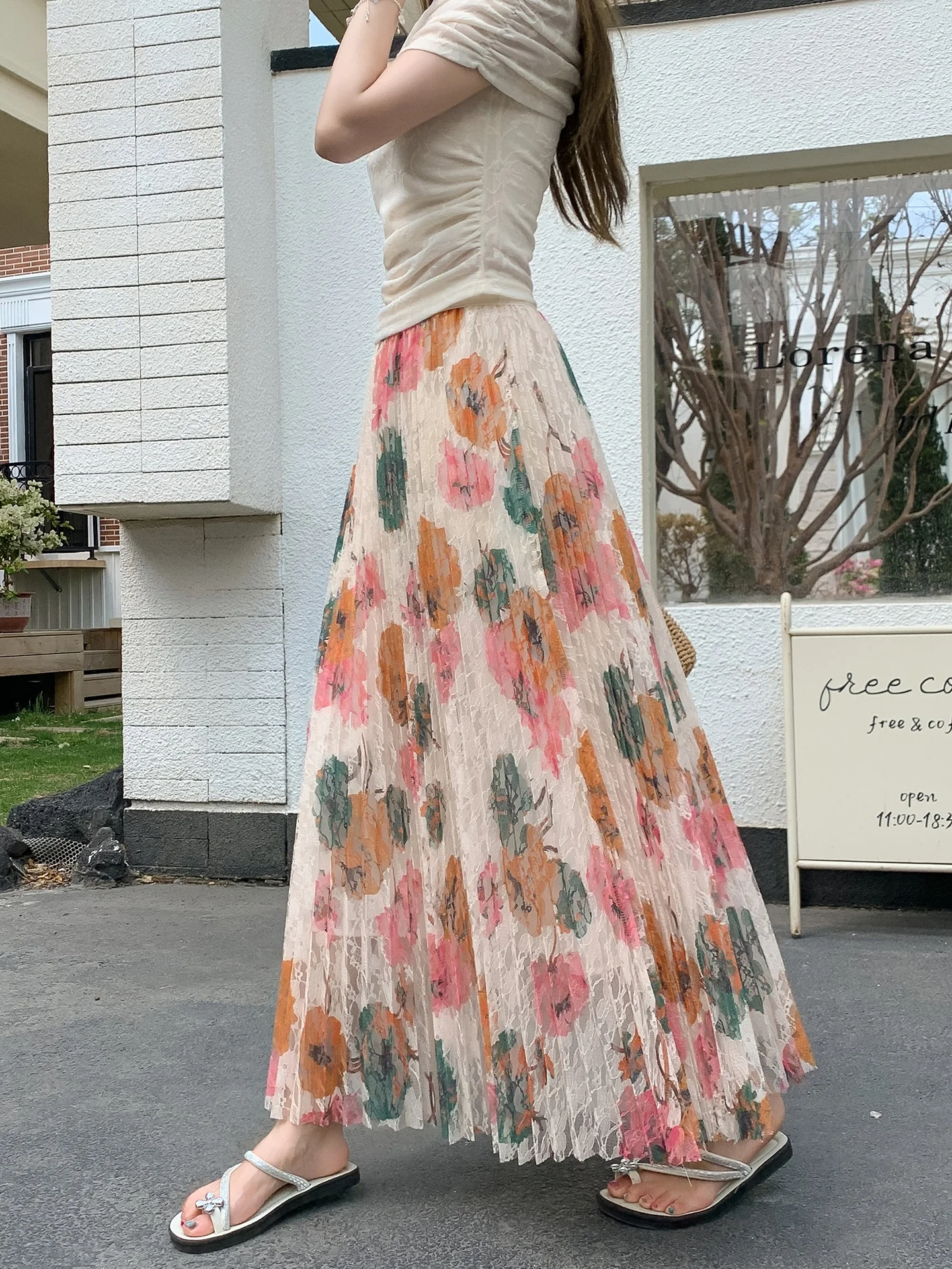 Retro Floral Lace Blouse Skirt Half-length Women's Summer Super Beautiful Pleated Sweet Draping High Waist A-line Pleated Skirt
Retro Floral Lace Blouse Skirt Half-length Women's Summer Super Beautiful Pleated Sweet Draping High Waist A-line Pleated Skirt