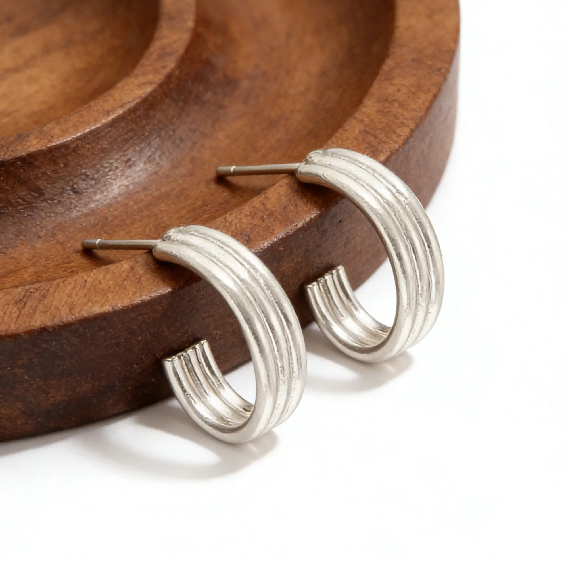 Women's 12mm Triple Hoop Earrings 3 Row 3/4 Endless Hoop Post Earrings 925 Sterling Silver Fashion Jewelry
Women's 12mm Triple Hoop Earrings 3 Row 3/4 Endless Hoop Post Earrings 925 Sterling Silver Fashion Jewelry