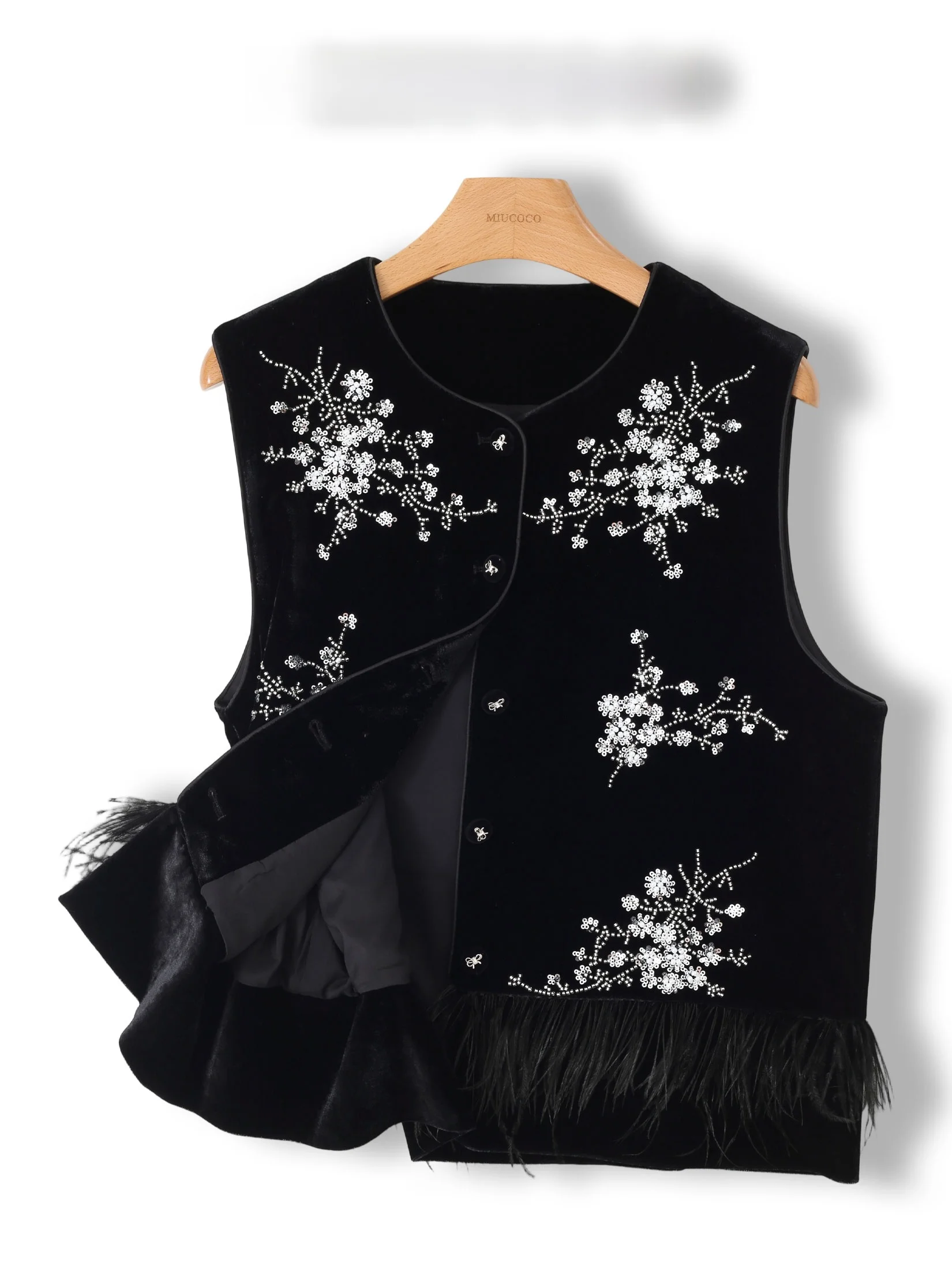 New Chinese Style Black Velvet Patchwork Embroidered Ostrich Feather Women's Vest Fashionable Layering Single Item Design
New Chinese Style Black Velvet Patchwork Embroidered Ostrich Feather Women's Vest Fashionable Layering Single Item Design