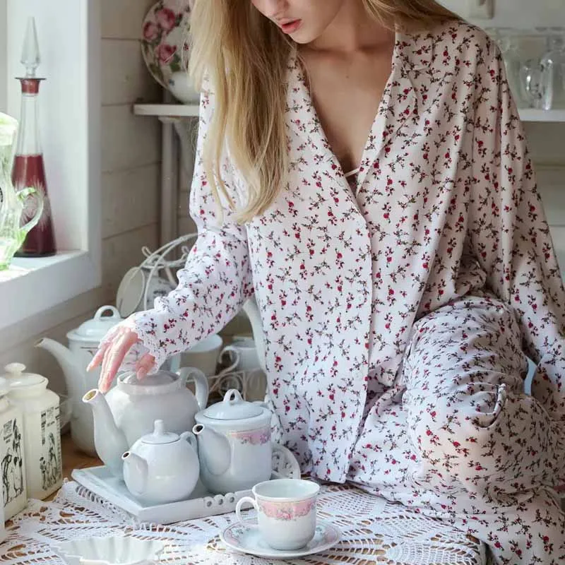 Floral Two-piece Set Long-sleeve Single-breasted Top and Long Pants Women's Loungewear Casual Two-piece Set
Floral Two-piece Set Long-sleeve Single-breasted Top and Long Pants Women's Loungewear Casual Two-piece Set
