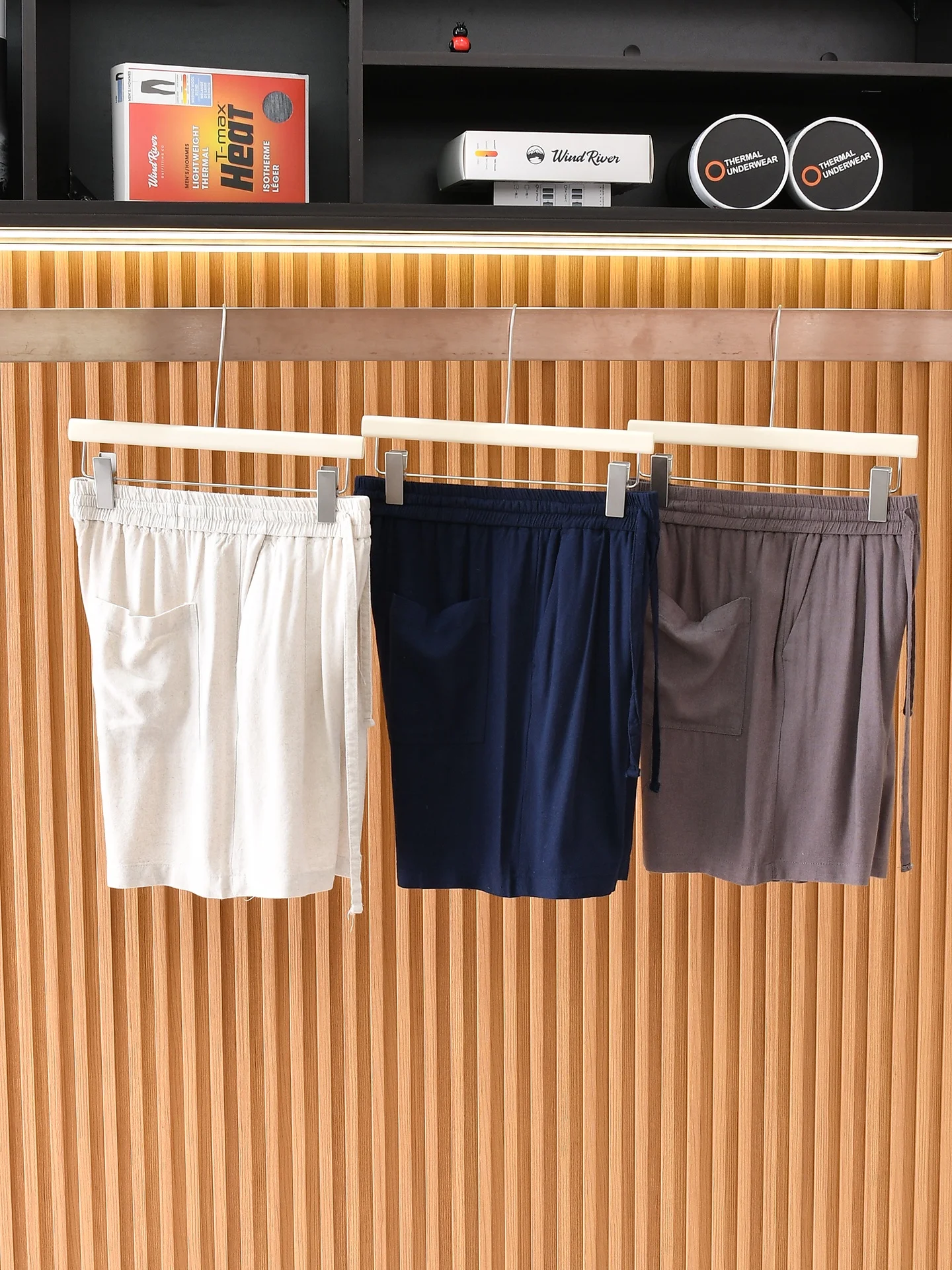 Japanese Style Casual Linen Blend Men's Summer Shorts Breathable Comfortable Loose Fit Basic Color Standard Waist Elastic Belt
Japanese Style Casual Linen Blend Men's Summer Shorts Breathable Comfortable Loose Fit Basic Color Standard Waist Elastic Belt