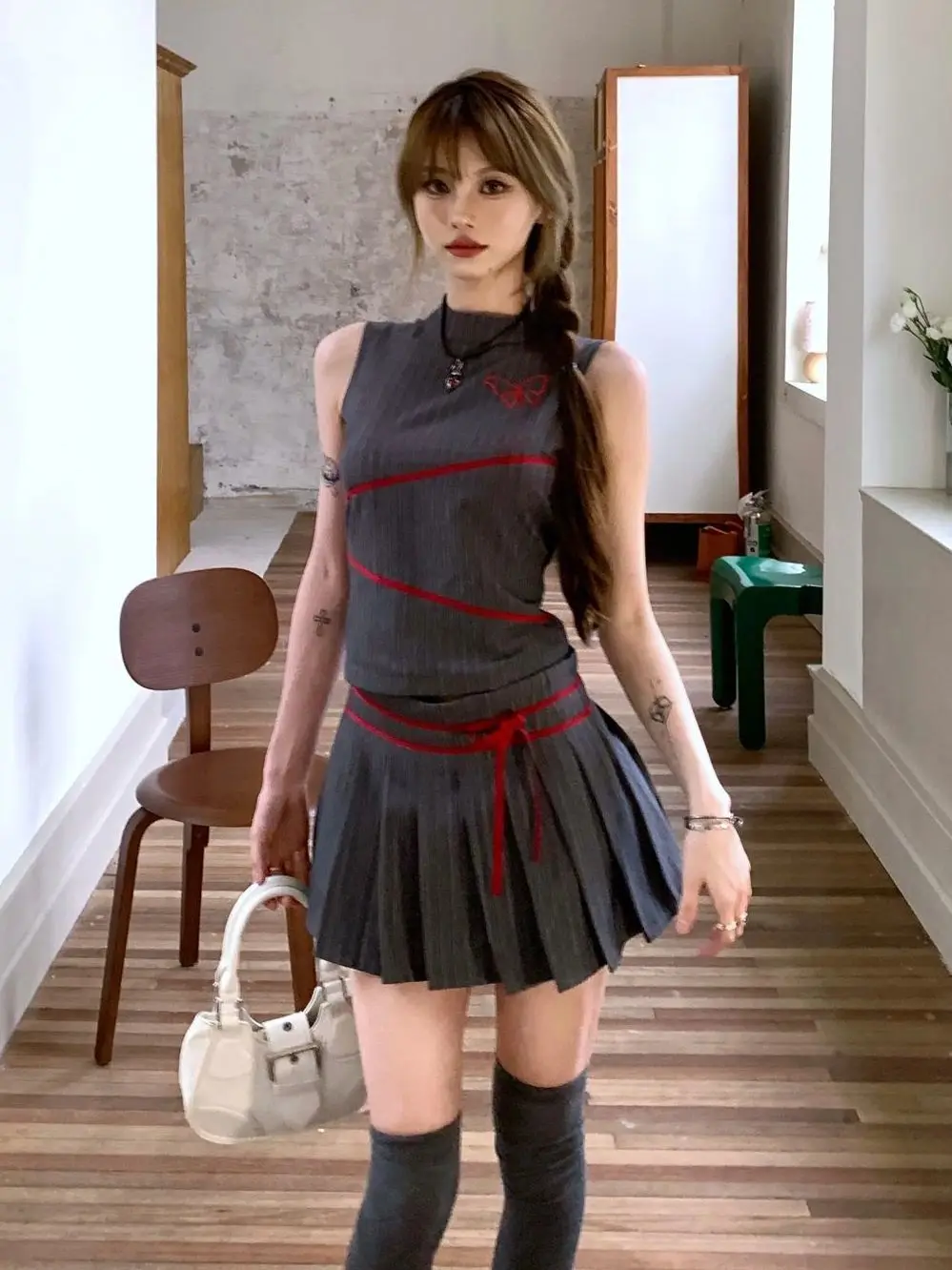 2 Piece Sets Womens Outfits Summer New Fashionable High-end Designed Niche Round Neck Striped Strap Vest and High Waist Skirt
2 Piece Sets Womens Outfits Summer New Fashionable High-end Designed Niche Round Neck Striped Strap Vest and High Waist Skirt
