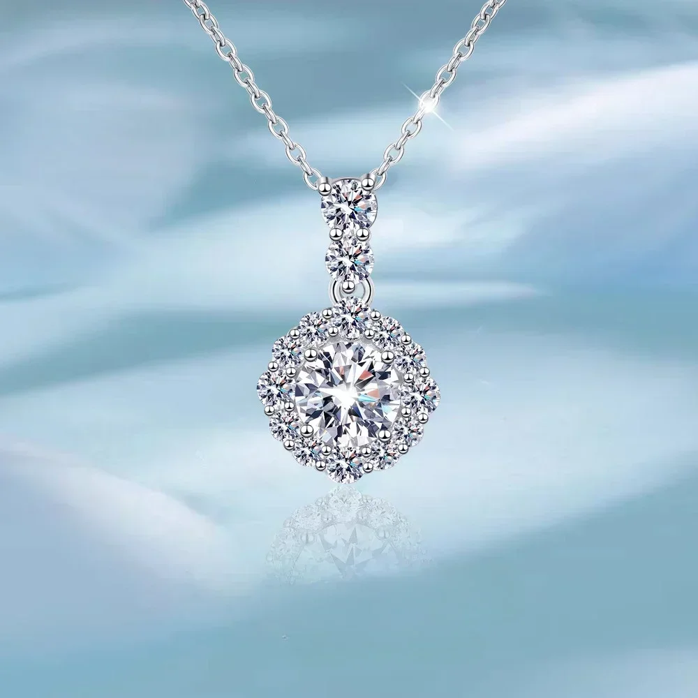 1 Carat Moissanite Inlaid Bubble Circular Pendant Platinum Necklace for Women, Pt950 Round Pendant Light Luxury Chain Jewelry
1 Carat Moissanite Inlaid Bubble Circular Pendant Platinum Necklace for Women, Pt950 Round Pendant Light Luxury Chain Jewelry