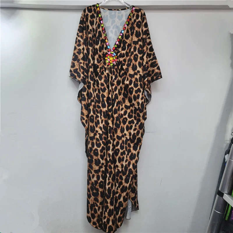 Retro leopard print dress with batwing sleeves. A chic, relaxed V-neck silhouette for effortless resort elegance.
Retro leopard print dress with batwing sleeves. A chic, relaxed V-neck silhouette for effortless resort elegance.