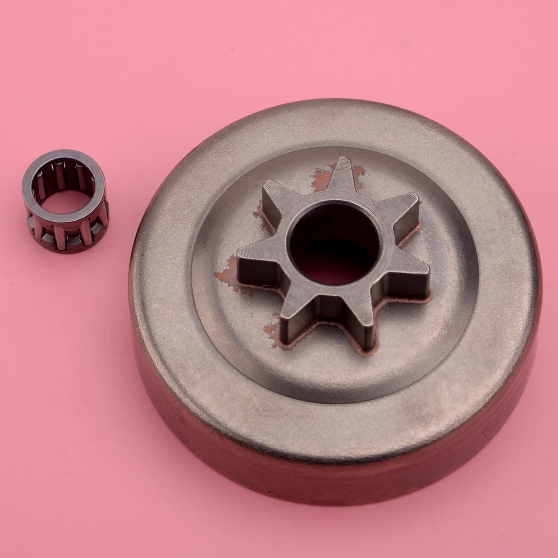 Clutch Drum Sprocket with Bearing 530047061 fit for Husqvarna 235 235E 236 236E 240 240E 530014949 530069342
Clutch Drum Sprocket with Bearing 530047061 fit for Husqvarna 235 235E 236 236E 240 240E 530014949 530069342