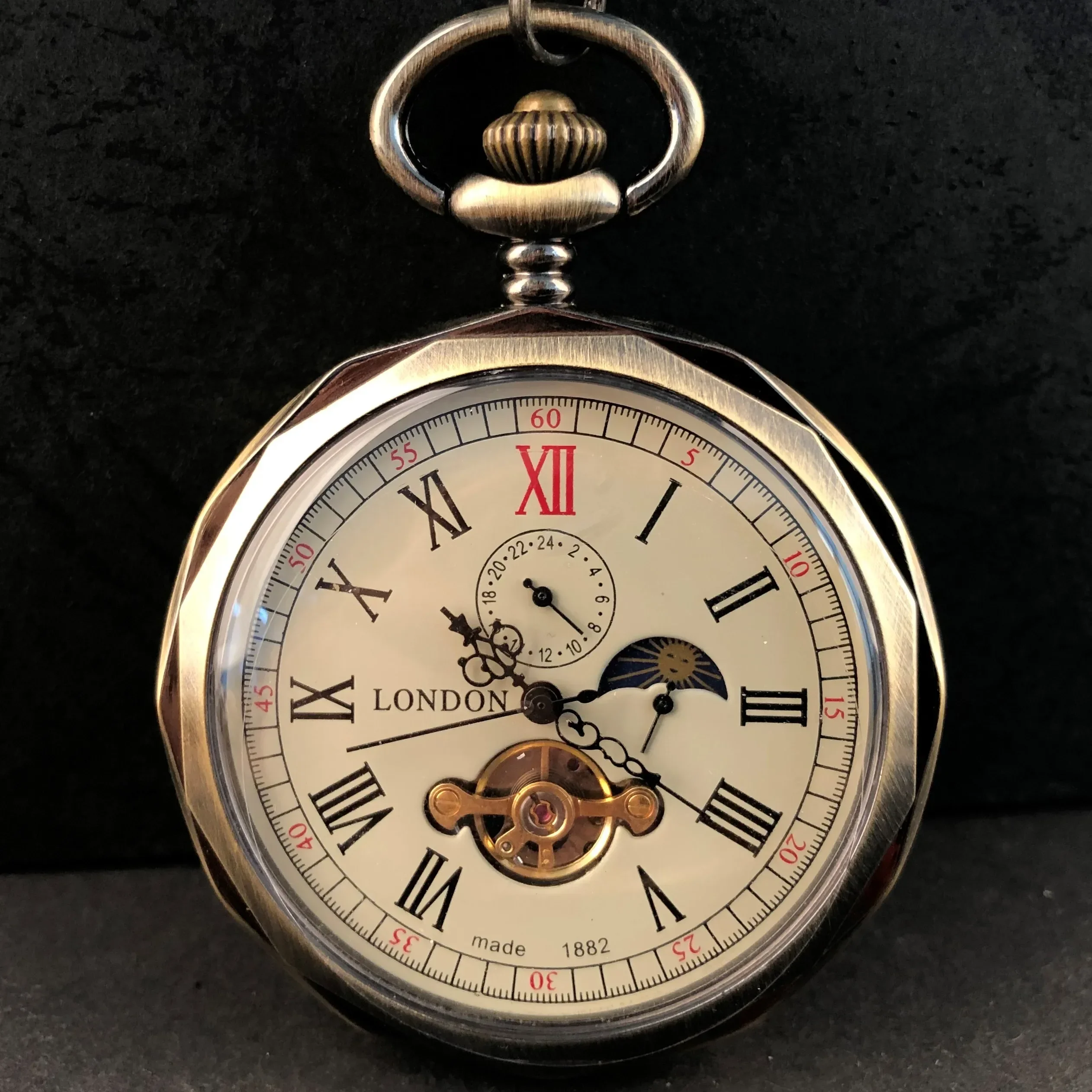 Luxury Vintage Mechanical Pocket Watch Multifunctional Moon Hand Wind Unisex Casual Chain Fob Watches
Luxury Vintage Mechanical Pocket Watch Multifunctional Moon Hand Wind Unisex Casual Chain Fob Watches