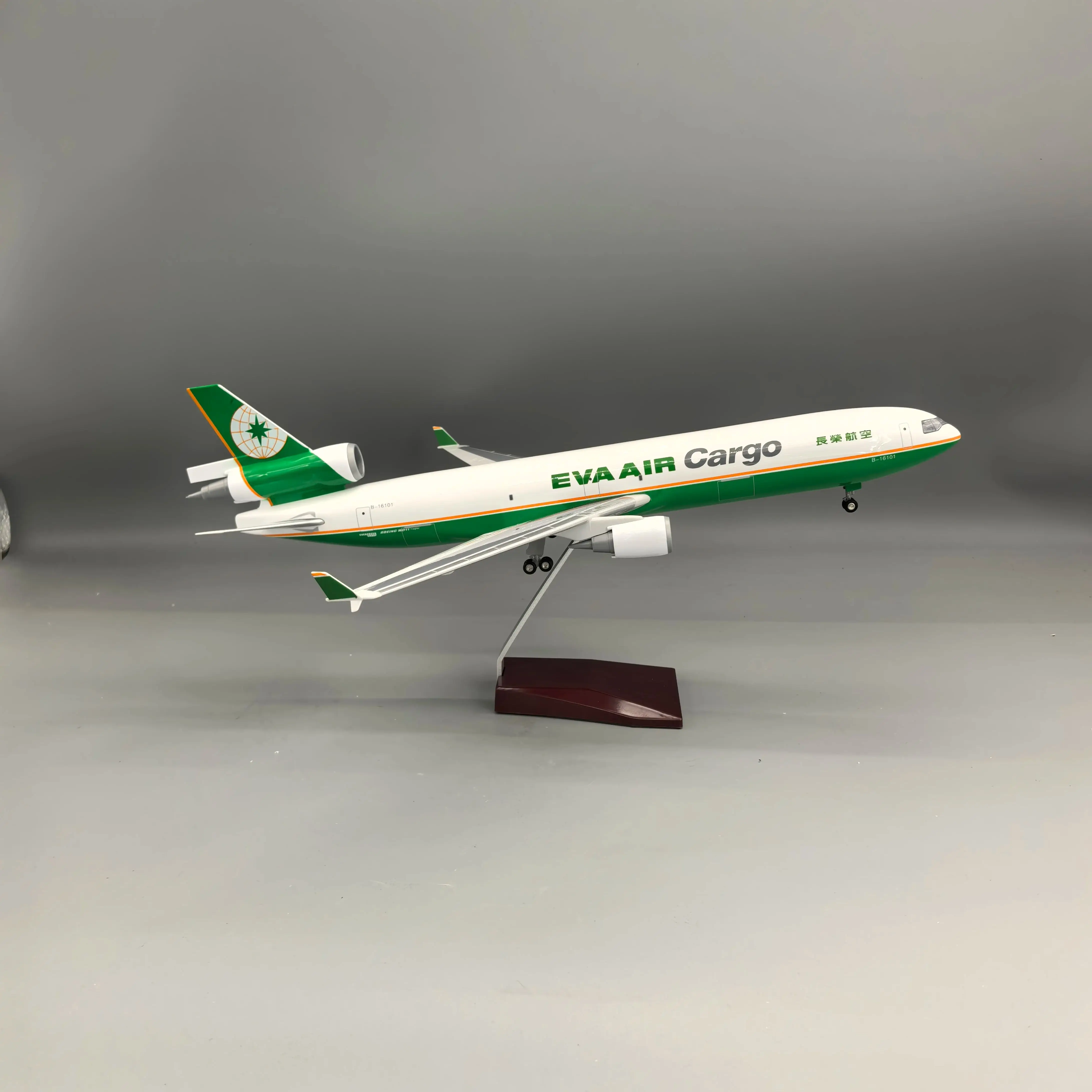 Model plane toy MD11 1:130 Scale Eva Air Cargo MD-11 Resin Diecast Airplane With Landing Gear Aviation Enthusiasts Collectible
Model plane toy MD11 1:130 Scale Eva Air Cargo MD-11 Resin Diecast Airplane With Landing Gear Aviation Enthusiasts Collectible