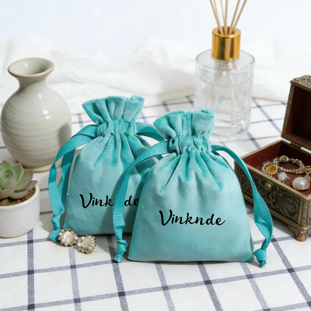 Custom Logo 8x10cm Soft Velvet Jewelry Gift Dust Bag Small Drawstring Pouch for Candle Wedding Favor Candy Earrings Packaging
Custom Logo 8x10cm Soft Velvet Jewelry Gift Dust Bag Small Drawstring Pouch for Candle Wedding Favor Candy Earrings Packaging
