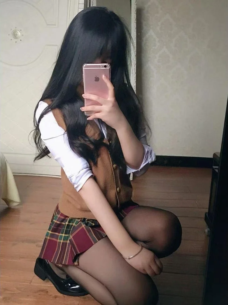 Оригинальный комплект JK orm, однотонная юбка в мелкую клетку, жилет, топ, осенний ранний сезон, японский комплект Sle College Faion, женский ансамбль
Оригинальный комплект JK orm, однотонная юбка в мелкую клетку, жилет, топ, осенний ранний сезон, японский комплект Sle College Faion, женский ансамбль