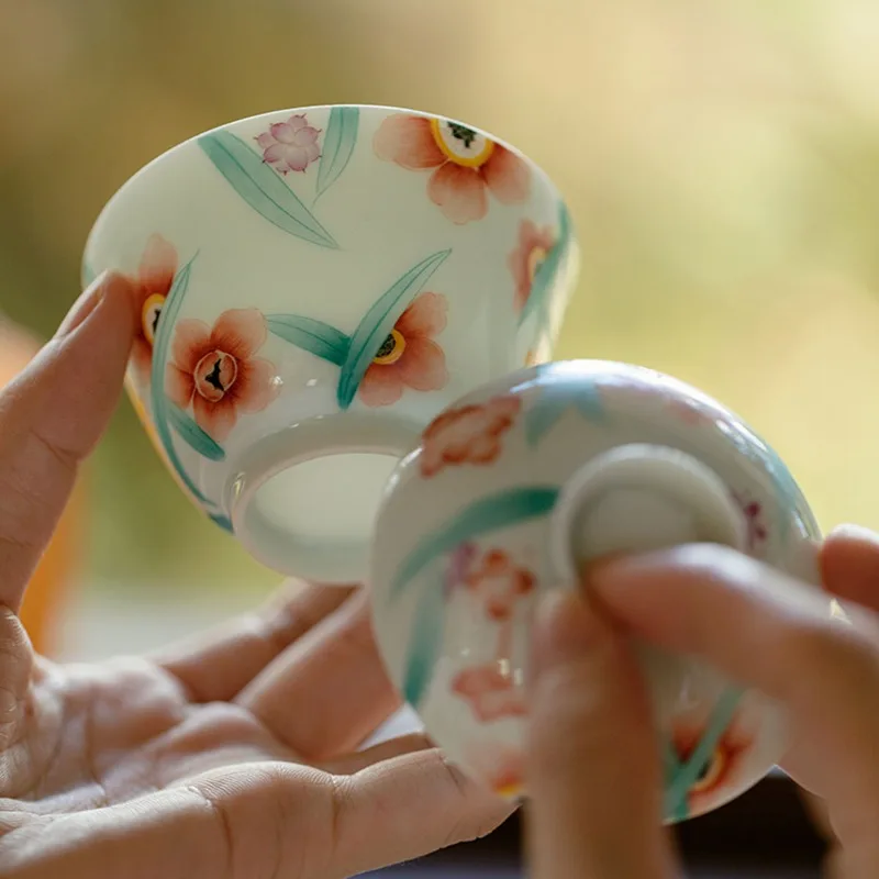 Hand-painted ceramic Ercai cover bowl, household kung fu tea set, tea bowl New Chinese style, high-end fine tribute tea bowl
Hand-painted ceramic Ercai cover bowl, household kung fu tea set, tea bowl New Chinese style, high-end fine tribute tea bowl