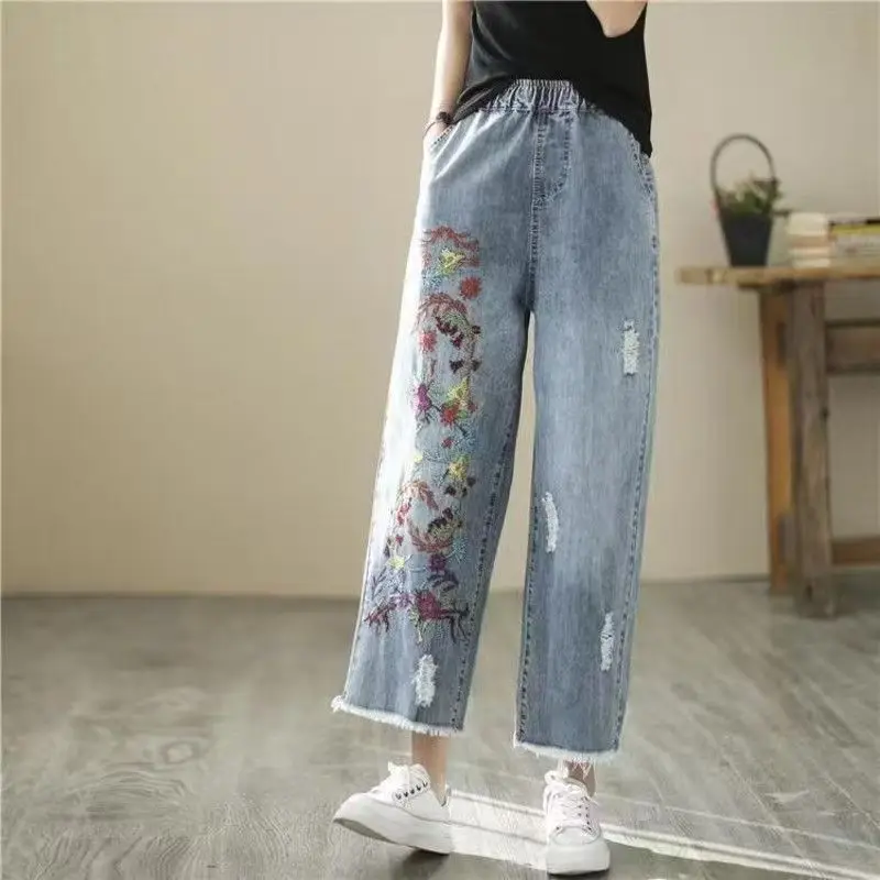 plus sizeWomen's Summer Lightweight Elastic Waist 9 Length Wide Leg Jeans Vintage Retro Distressed Embroidery Ripped Denim Pants
plus sizeWomen's Summer Lightweight Elastic Waist 9 Length Wide Leg Jeans Vintage Retro Distressed Embroidery Ripped Denim Pants
