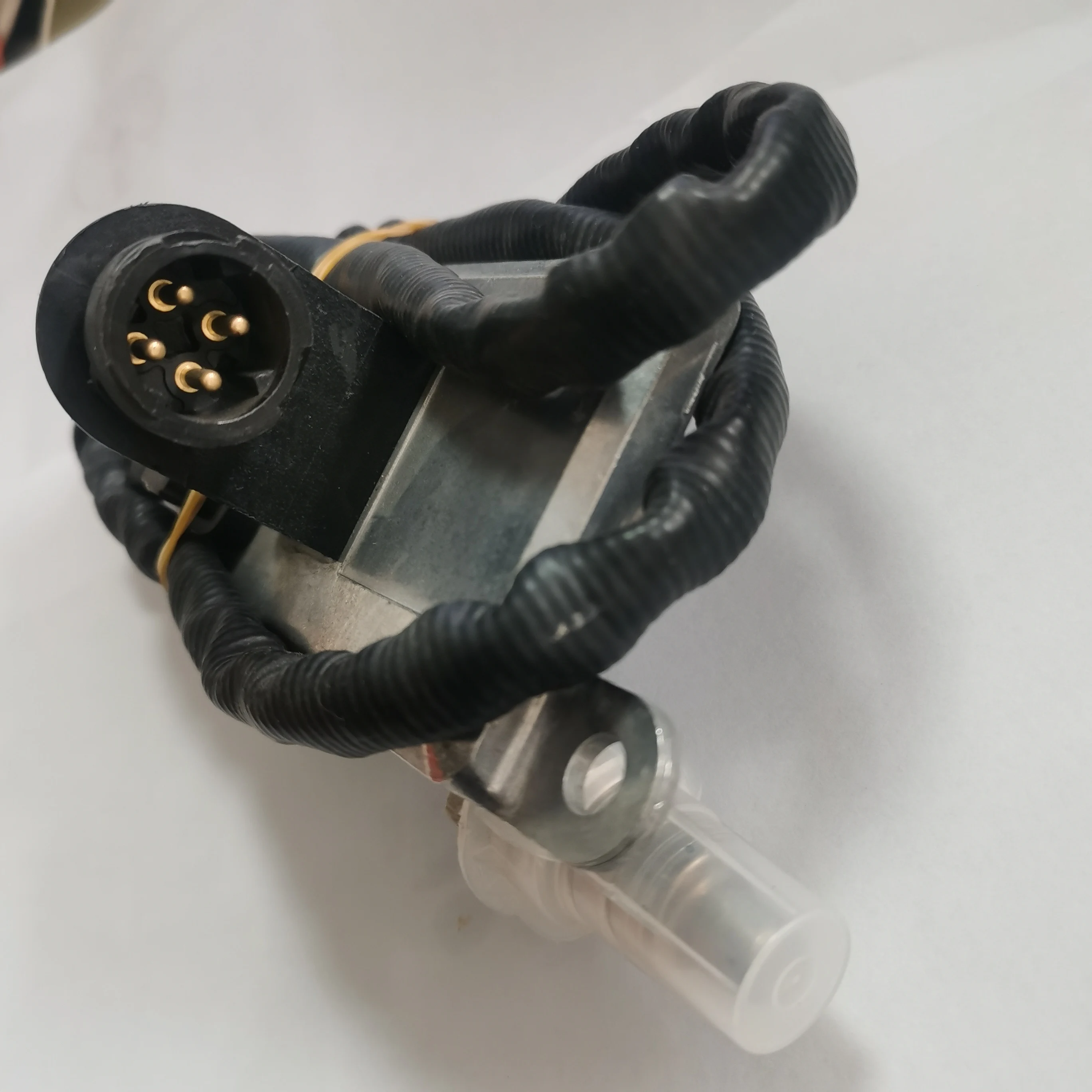 2296799 5WK96612F Nitrogen Oxygen Sensor 24V
2296799 5WK96612F Nitrogen Oxygen Sensor 24V