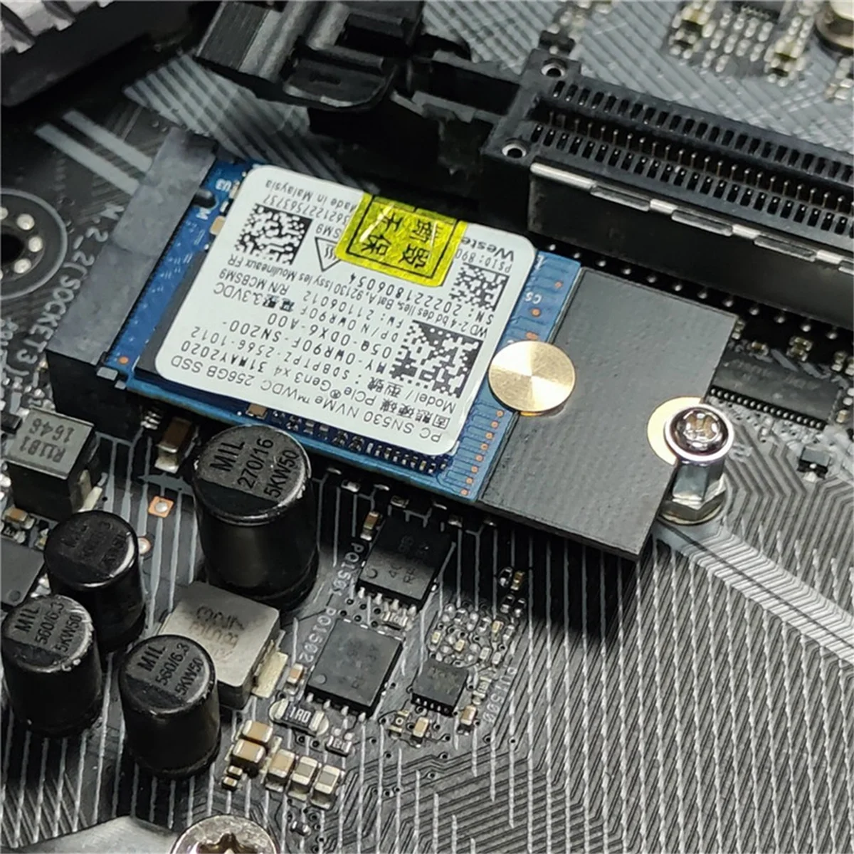 A97TM2 Адаптер твердотельного накопителя M2 2230 SSD-конвертер 2242, удлинительный кронштейн 2230–2242.
A97TM2 Адаптер твердотельного накопителя M2 2230 SSD-конвертер 2242, удлинительный кронштейн 2230–2242.