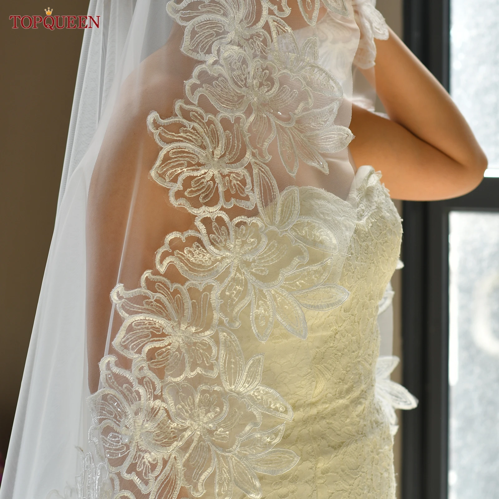 TOPQUEEN V278 French Alencon Lace Embroidery Applique Bridal Veil 3 Meters Long Cathedral Wedding Veil Customizable
TOPQUEEN V278 French Alencon Lace Embroidery Applique Bridal Veil 3 Meters Long Cathedral Wedding Veil Customizable