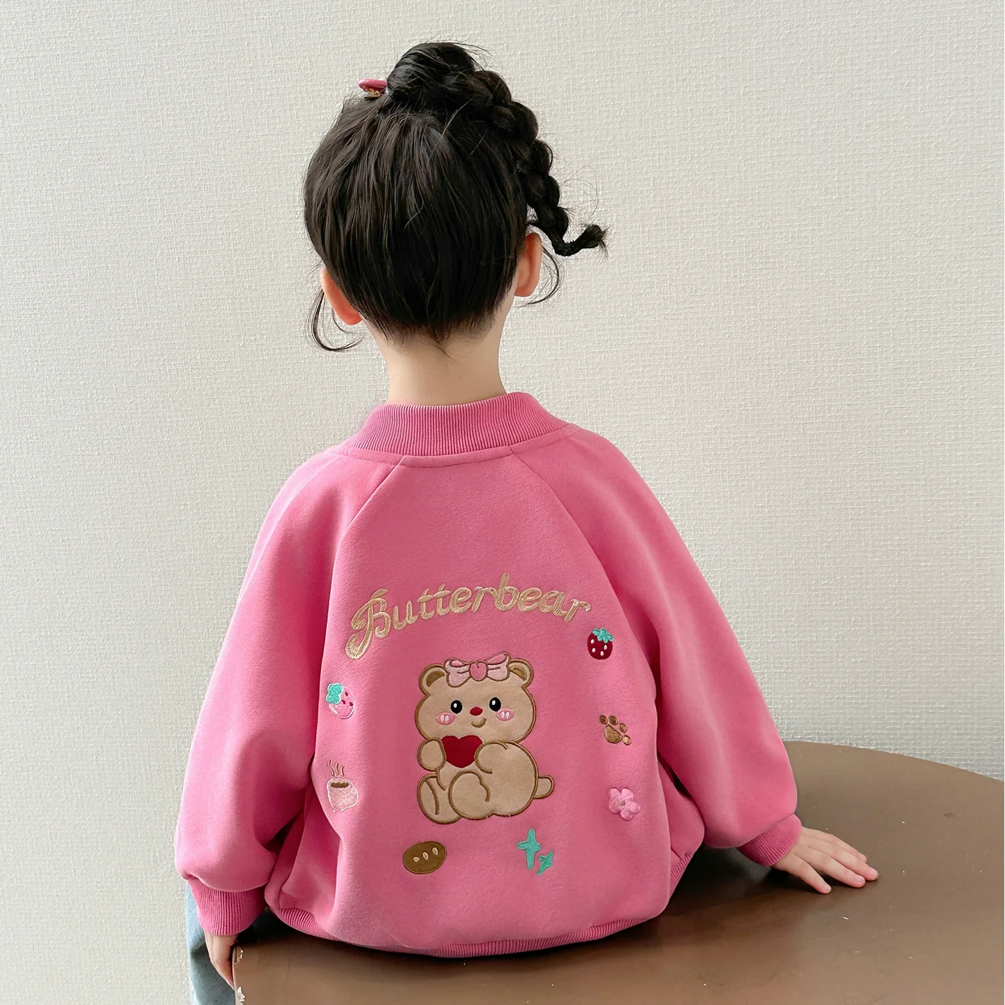 Бейсбольная куртка Girls Love Bear, новая модель весна 2026
Бейсбольная куртка Girls Love Bear, новая модель весна 2026