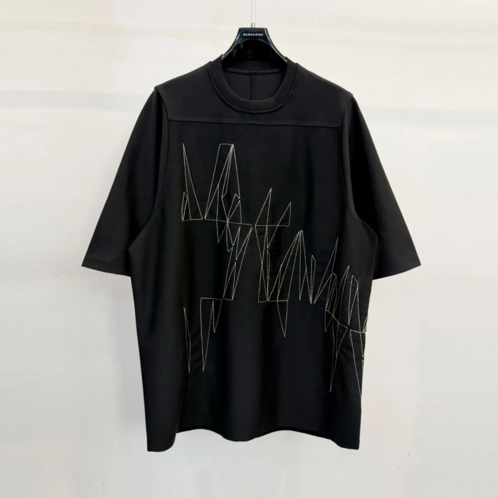 High Street Tees RO Tshirt Tops Men's Black Geometric Lines Embroidered Short Sleeved Loose Casual Silhouette T-shirt
High Street Tees RO Tshirt Tops Men's Black Geometric Lines Embroidered Short Sleeved Loose Casual Silhouette T-shirt