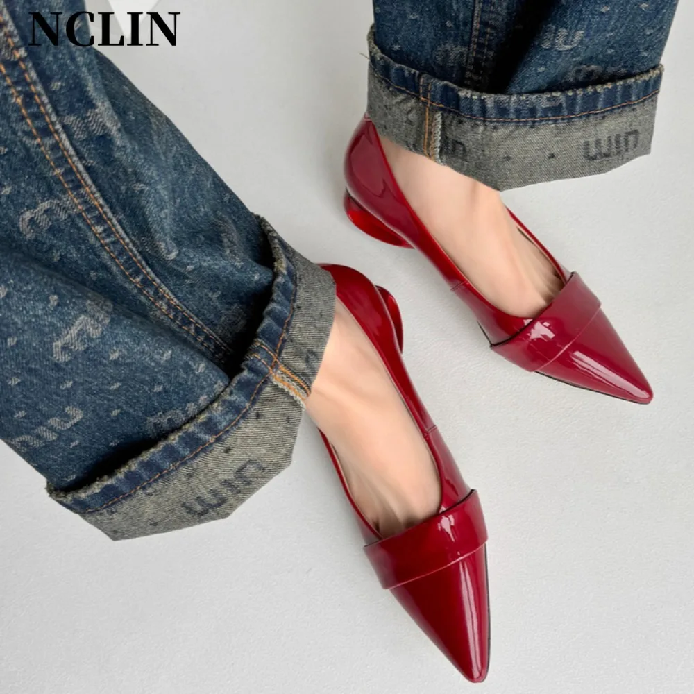 2025 New Summer French Wine Red Pointed Patent Leather Mid-heel Slip-ON Sandals for Women Retro Skinny Heel Back Empty Shoes
2025 New Summer French Wine Red Pointed Patent Leather Mid-heel Slip-ON Sandals for Women Retro Skinny Heel Back Empty Shoes