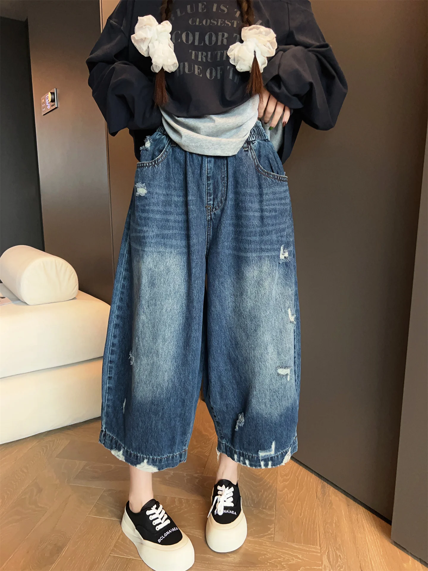 Fashionable Vintage Women's Straight Leg Jeans Eighteen Pants Spring Summer Loose Wide Leg Pants Natural Waist Button Closure
Fashionable Vintage Women's Straight Leg Jeans Eighteen Pants Spring Summer Loose Wide Leg Pants Natural Waist Button Closure