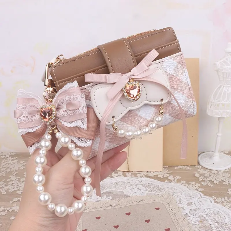 Handmade Rhinestone Beaded Pendant Wallet Girls Short Folding Multi-card Women Wallet Sweet and Cute Pink Coffee Bow Wallets
Handmade Rhinestone Beaded Pendant Wallet Girls Short Folding Multi-card Women Wallet Sweet and Cute Pink Coffee Bow Wallets
