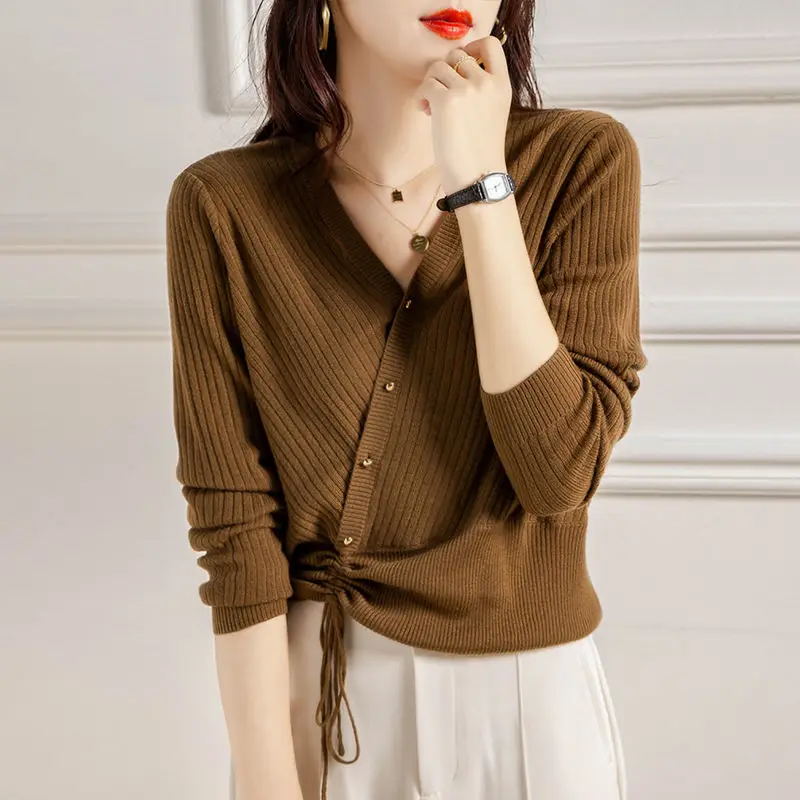 Fashion V-Neck Button Knitted Loose Bandage Shirring Blouse Women Clothing 2024 autumn winter New Casual Pullovers Commute Shirt
Fashion V-Neck Button Knitted Loose Bandage Shirring Blouse Women Clothing 2024 autumn winter New Casual Pullovers Commute Shirt