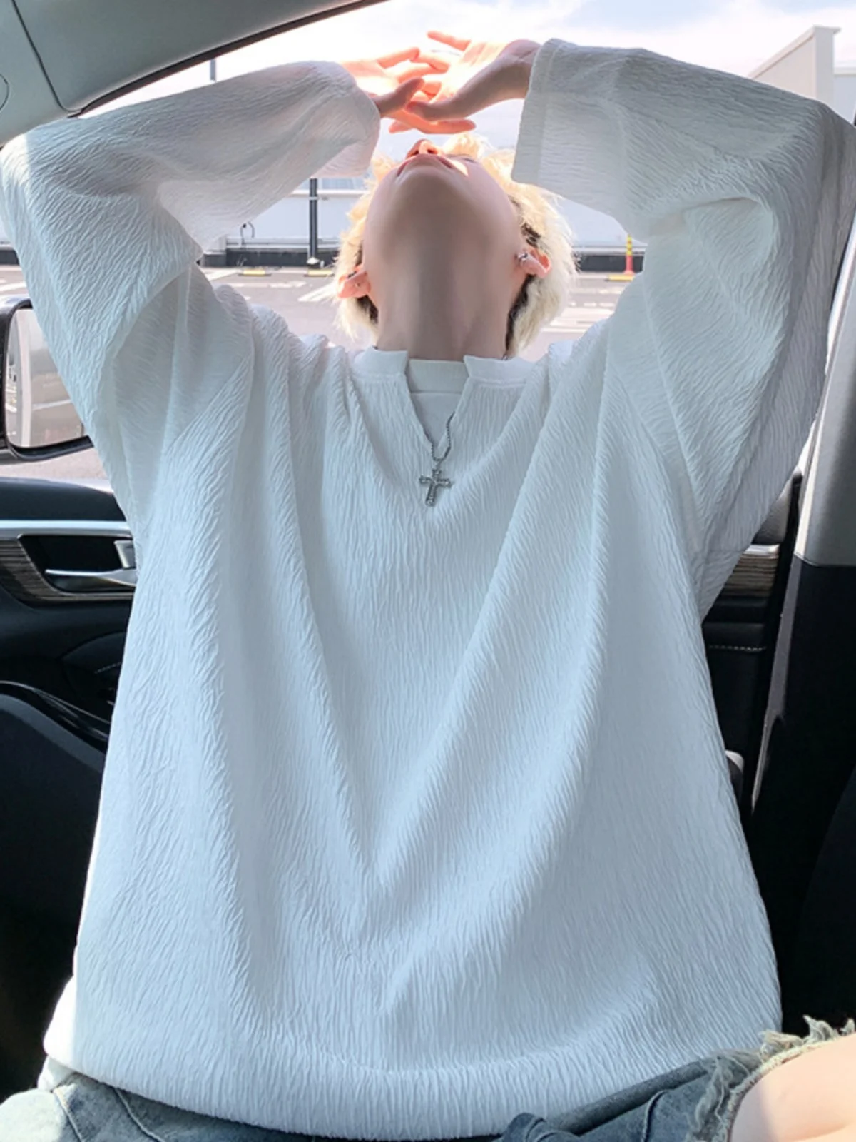 White Long Sve V-Ne Men's T-irt Spring Autumn Trendy Loose Sweatirt Design Base Layer irt for Youth Casual Faion
White Long Sve V-Ne Men's T-irt Spring Autumn Trendy Loose Sweatirt Design Base Layer irt for Youth Casual Faion