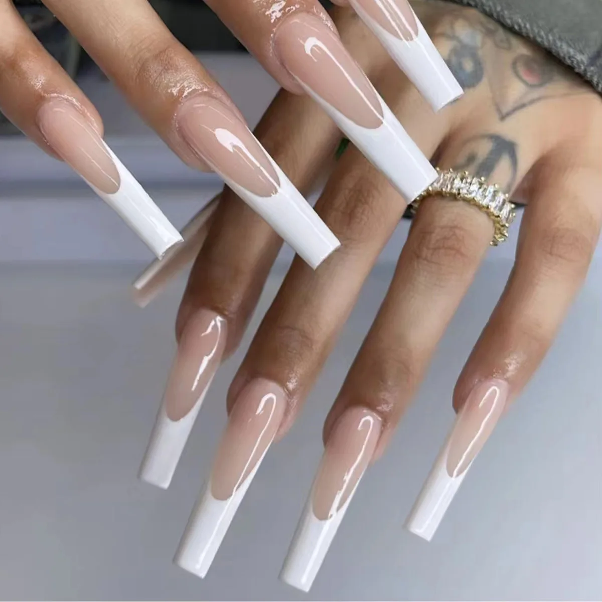 24 ultra-long ballet nails, white French fake nails, simple, fashionable and white, wearing armor
24 ultra-long ballet nails, white French fake nails, simple, fashionable and white, wearing armor