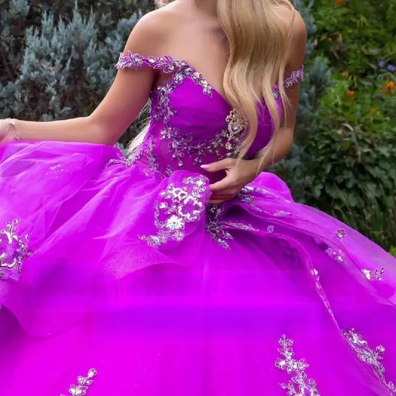 Customized Luxury Purple Quinceanera Dresses Tull Sparkle Long off shoulder Applique bow Lace dress paired A-line pleated skirt
Customized Luxury Purple Quinceanera Dresses Tull Sparkle Long off shoulder Applique bow Lace dress paired A-line pleated skirt