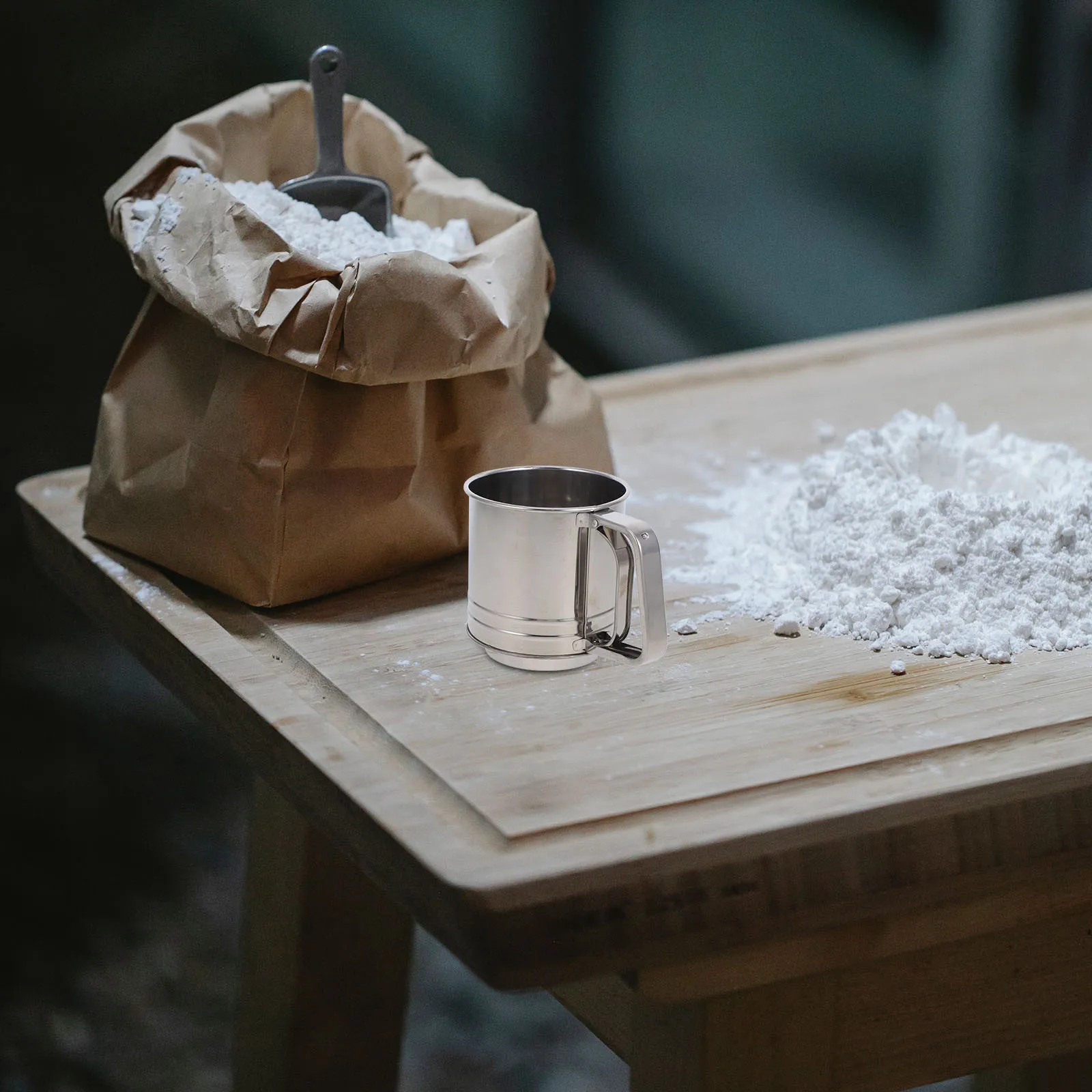 Stainless Steel Fine Mesh Flour Sifter 2.5 Cup Baking Sieve Handheld Shaker for Cake Pastry Bread Powdered Sugar Sifting
Stainless Steel Fine Mesh Flour Sifter 2.5 Cup Baking Sieve Handheld Shaker for Cake Pastry Bread Powdered Sugar Sifting