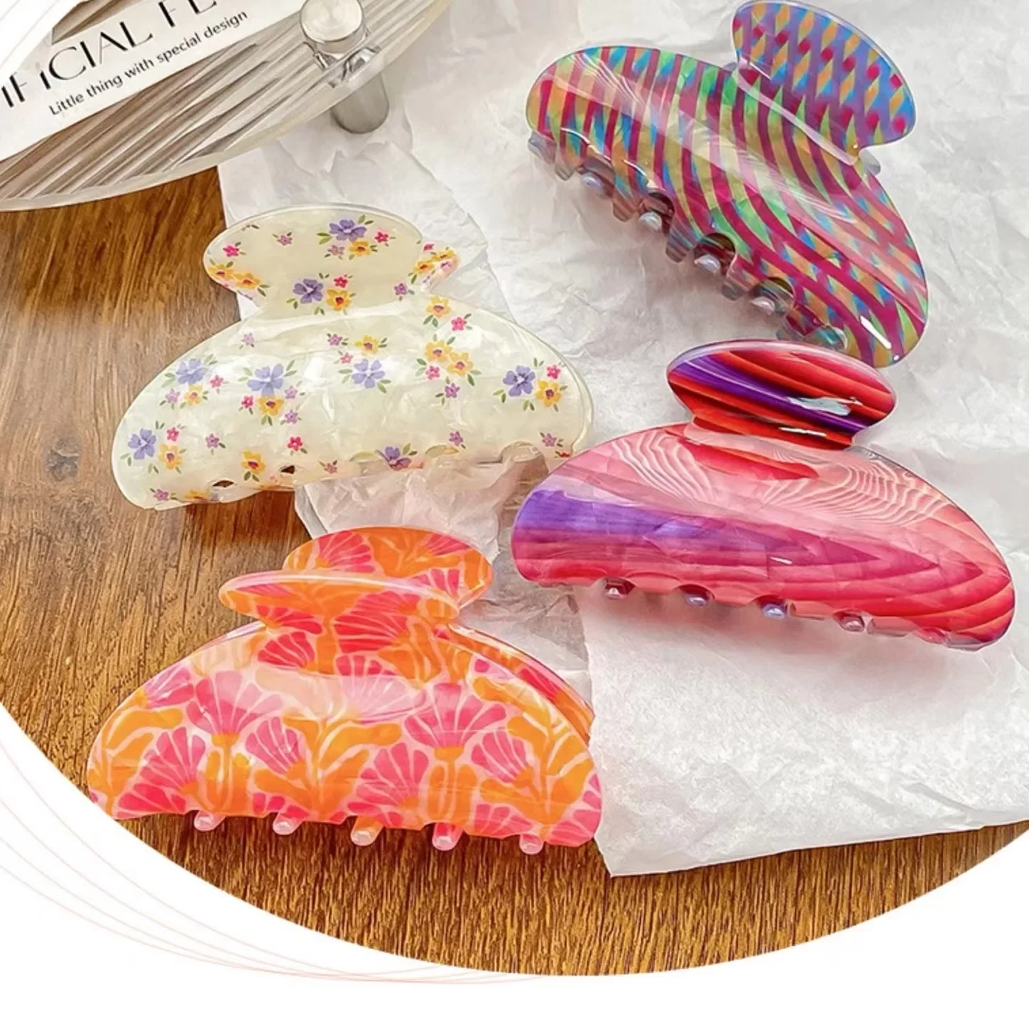 Retro floral grab clip feminine elegant hair grab back of the head hairpin pan hair shark clip 
Retro floral grab clip feminine elegant hair grab back of the head hairpin pan hair shark clip