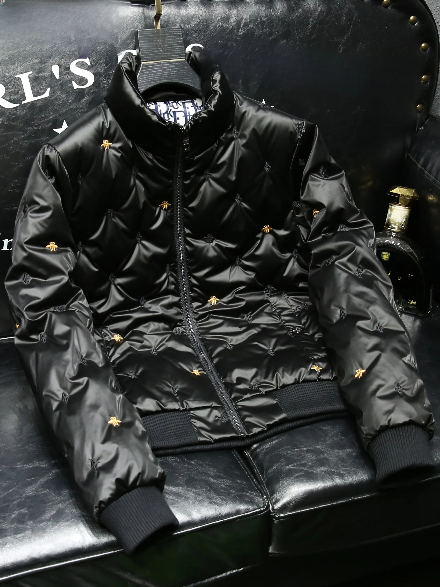 Elegant Embroidered Stand Collar Men's down Jacket Fashionable Casual Warm Winter New Style Outerwear Lightweight Slim Fit
Elegant Embroidered Stand Collar Men's down Jacket Fashionable Casual Warm Winter New Style Outerwear Lightweight Slim Fit
