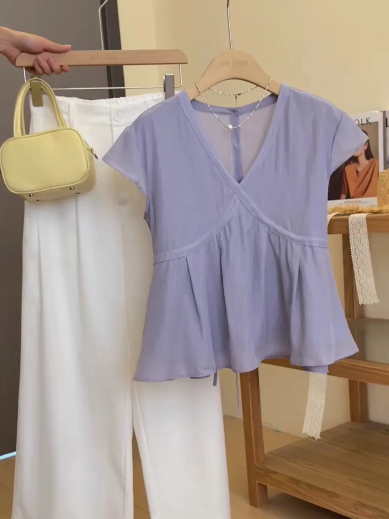 Purple Korean Style V-Neck Short Sleeve Shirt Women's Summer Fashion Design Sensation Small Size Top Breathable Cotton Linen ...
Purple Korean Style V-Neck Short Sleeve Shirt Women's Summer Fashion Design Sensation Small Size Top Breathable Cotton Linen ...