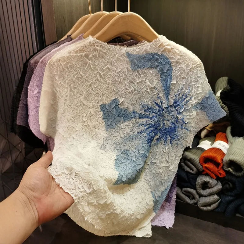 Miyake летние плиссированные топы с вышивкой, женская футболка Miyake с новым принтом и коротким рукавом, повседневные тонкие дизайнерские плиссированные топы
Miyake летние плиссированные топы с вышивкой, женская футболка Miyake с новым принтом и коротким рукавом, повседневные тонкие дизайнерские плиссированные топы