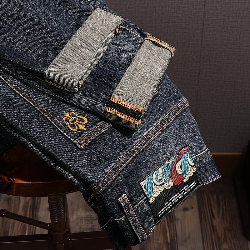 20252024 Новые мужские джинсы с вышитым принтом, легкие роскошные модные универсальные эластичные узкие прямые длинные брюки
20252024 Новые мужские джинсы с вышитым принтом, легкие роскошные модные универсальные эластичные узкие прямые длинные брюки
