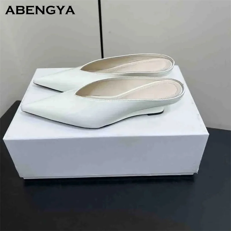 Дизайнерские новые белые кожаные тапочки на танкетке, женские туфли-лодочки с острым носком, туфли на плоской подошве, летние модные вечерние модельные туфли, женские полутапочки
Дизайнерские новые белые кожаные тапочки на танкетке, женские туфли-лодочки с острым носком, туфли на плоской подошве, летние модные вечерние модельные туфли, женские полутапочки