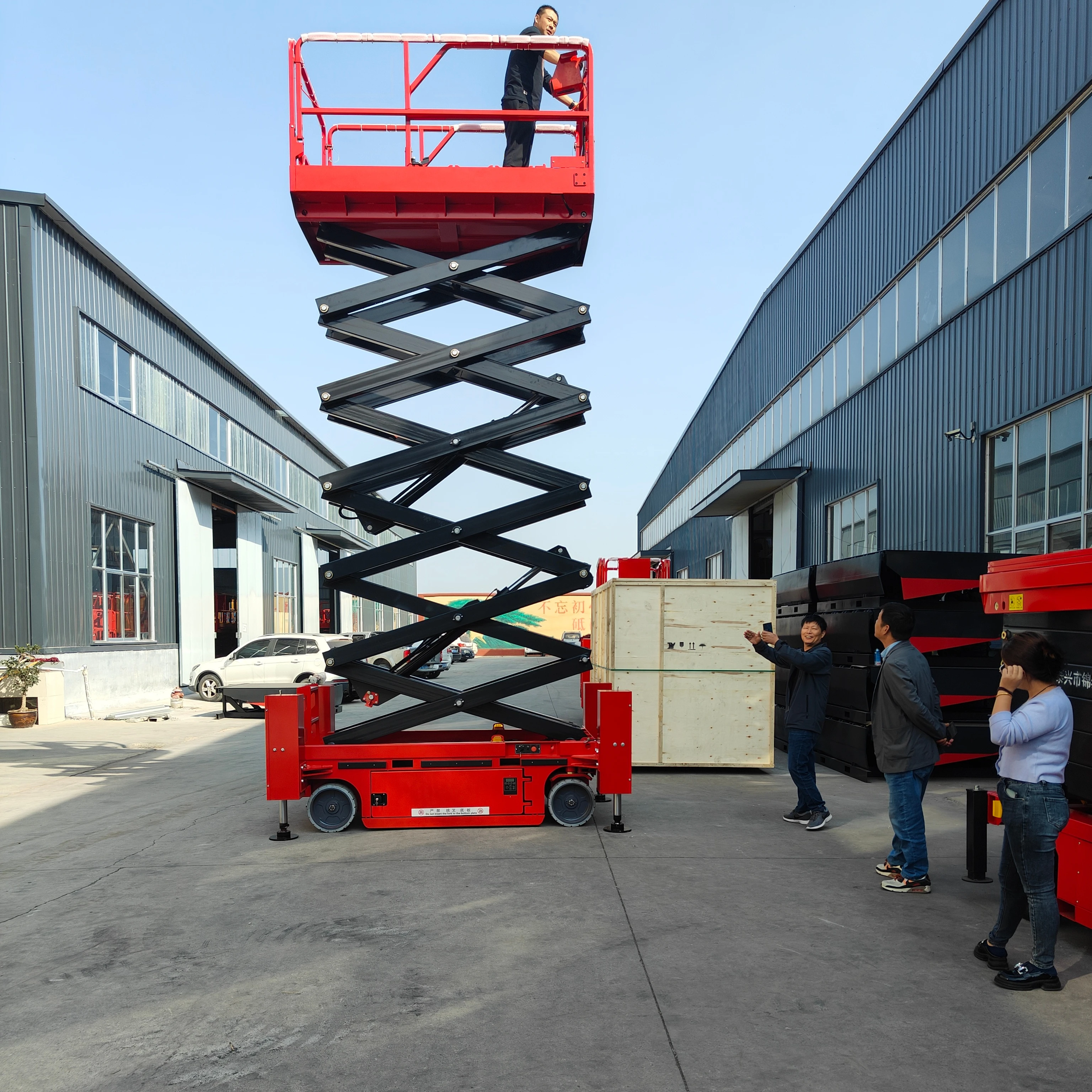 Heavy Duty Mobile Lifting Platform Hydraulic Scissor Lift Table with Non-slip Diamond Deck Surface To Ensure Safe Operation
Heavy Duty Mobile Lifting Platform Hydraulic Scissor Lift Table with Non-slip Diamond Deck Surface To Ensure Safe Operation