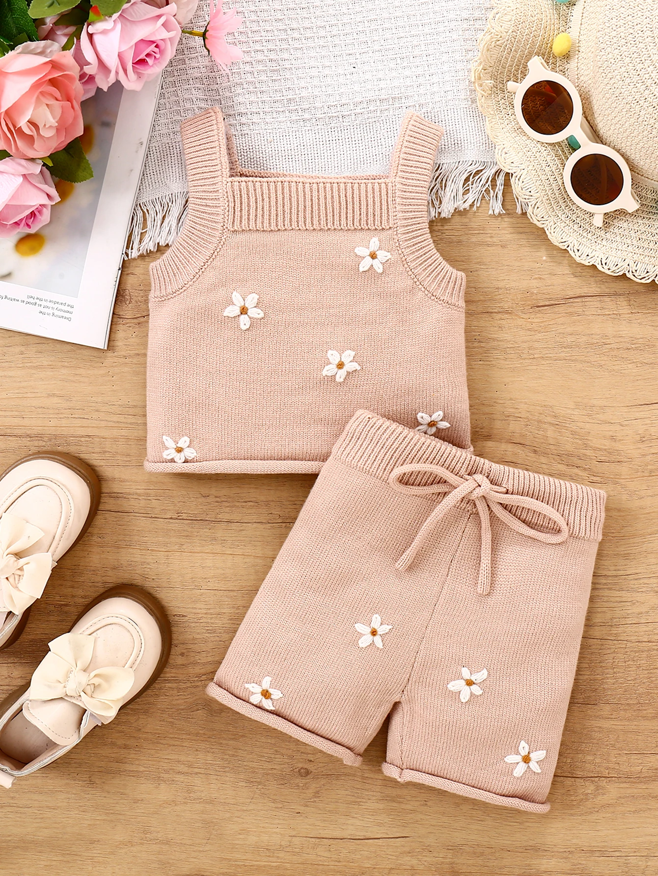 Baby Clothes Girls' Sets Sweet Flower Embroidery Camisole Vest Fake Drawstring Bow Shorts
Baby Clothes Girls' Sets Sweet Flower Embroidery Camisole Vest Fake Drawstring Bow Shorts