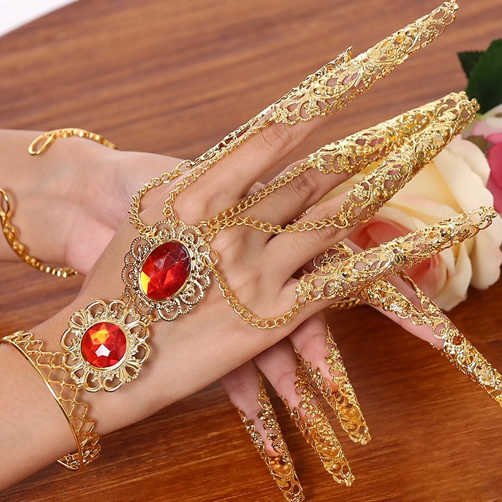 2Pcs Golden Hollow Pointed Finger Claw Nail Covers for Halloween Carnival Costume Dance Performance Hand Accessories Alloy
2Pcs Golden Hollow Pointed Finger Claw Nail Covers for Halloween Carnival Costume Dance Performance Hand Accessories Alloy