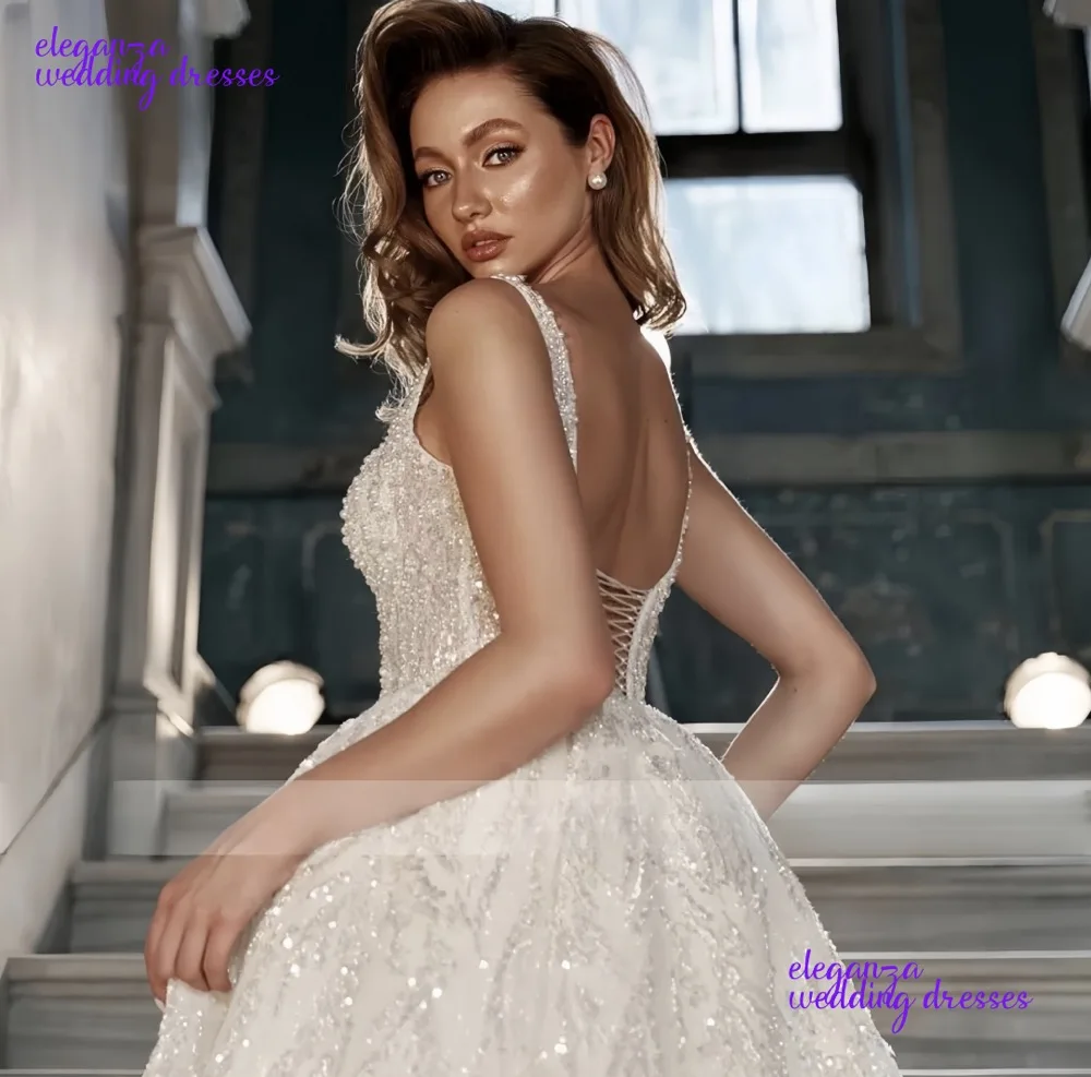 Customized A-Line Sparkly Wedding Dresses Square Collar Sleeveless Embroidery Sequined Made Bridal Gown Vestidos De Novia 2025
Customized A-Line Sparkly Wedding Dresses Square Collar Sleeveless Embroidery Sequined Made Bridal Gown Vestidos De Novia 2025