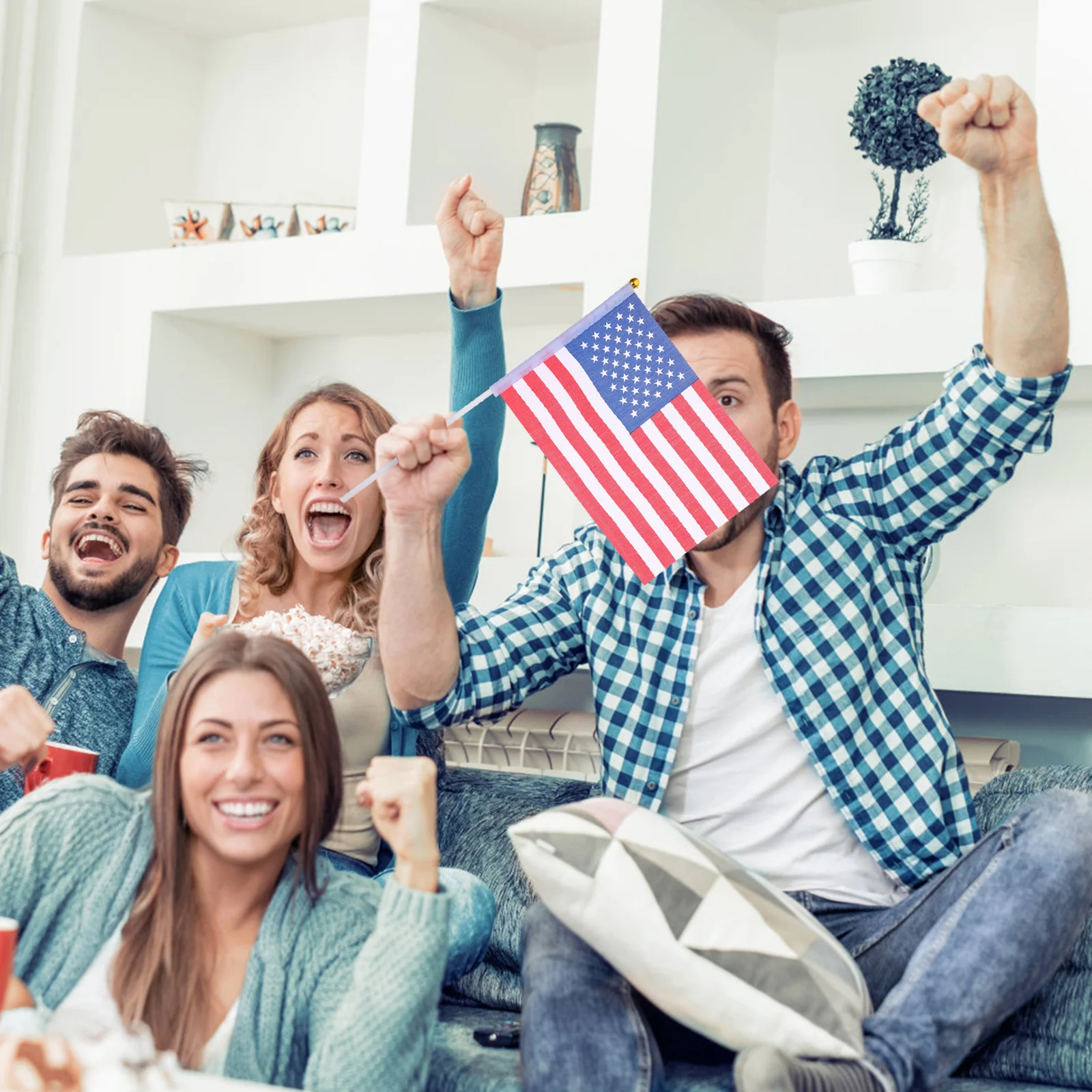 25pcs Hand Held Flags 14X21Cm Mini Usa Patriotic Waving Flag Washable Double Side American Flags Polyester Cloth Red Portable
25pcs Hand Held Flags 14X21Cm Mini Usa Patriotic Waving Flag Washable Double Side American Flags Polyester Cloth Red Portable