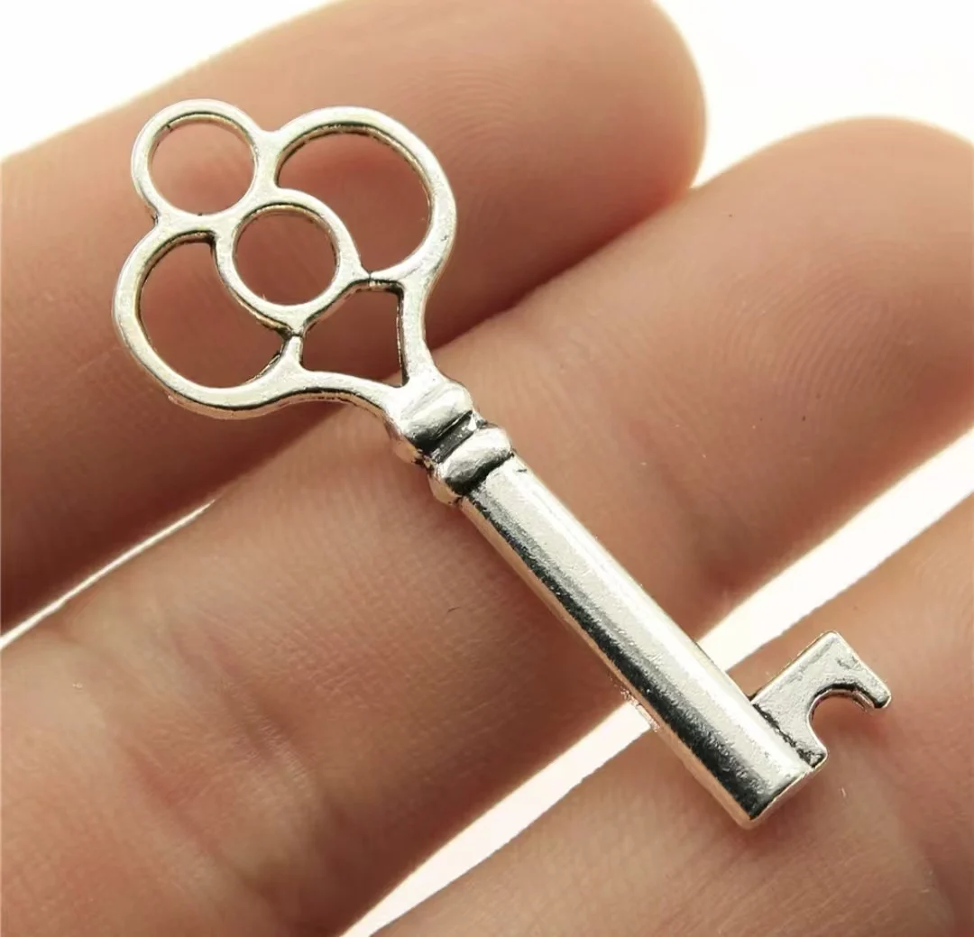15pcs 43x17mm Zinc alloy metal tibetan silver plated charm T0384 for jewelry making
15pcs 43x17mm Zinc alloy metal tibetan silver plated charm T0384 for jewelry making