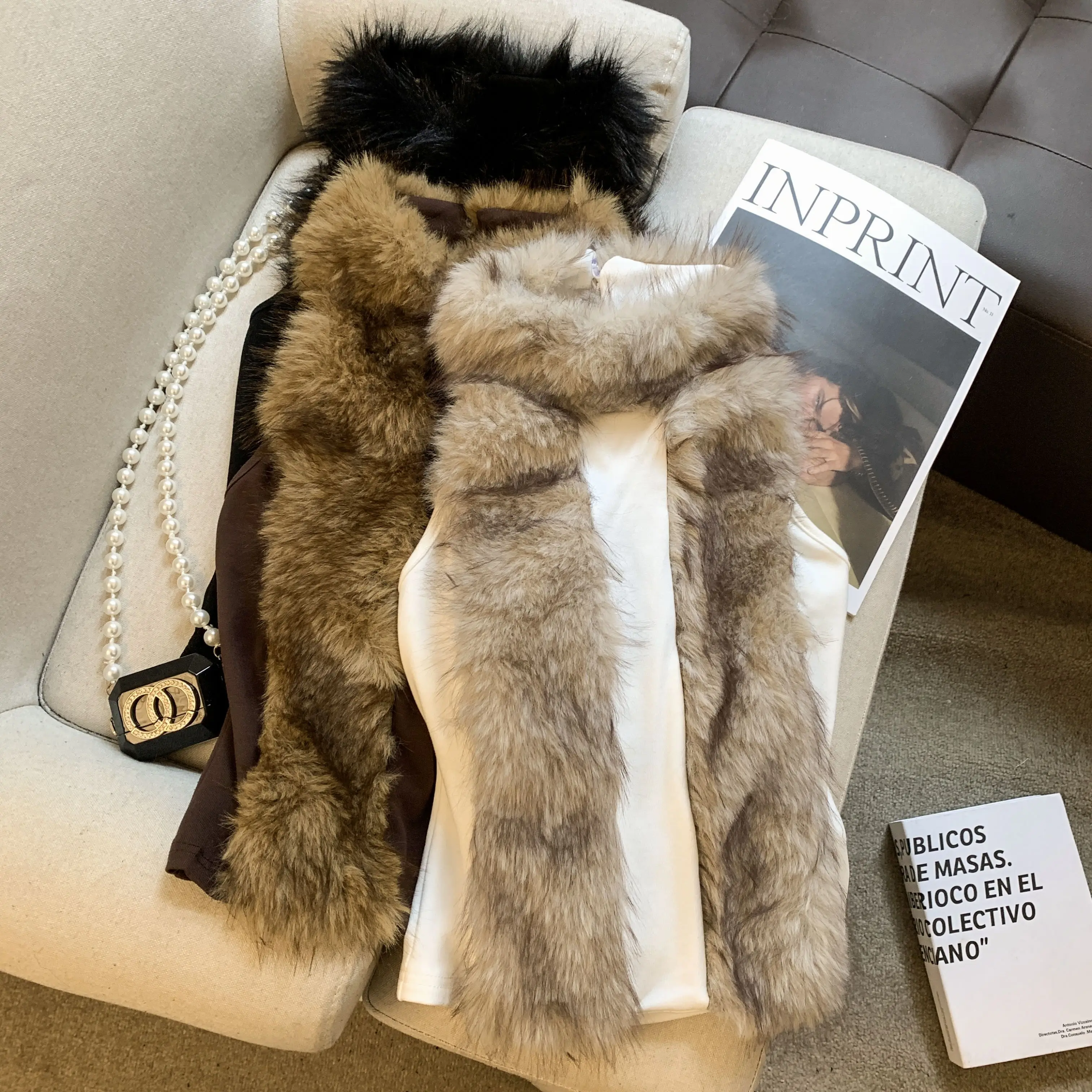 ALPHALMODA 2026, New In, French Retro, Lady Style, Fashion, Imitation Mink Patchwork, Halter Neck, Bottom Tank Vest, for Women
ALPHALMODA 2026, New In, French Retro, Lady Style, Fashion, Imitation Mink Patchwork, Halter Neck, Bottom Tank Vest, for Women