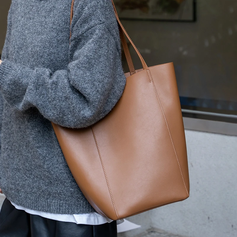 New Women The Tote Bag Handbag 100% Genuine Leather Shoulder Ladies Black Coffee Tote Bag Large Capacity Shopping Bags
New Women The Tote Bag Handbag 100% Genuine Leather Shoulder Ladies Black Coffee Tote Bag Large Capacity Shopping Bags