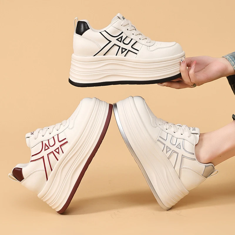 Wear Resistant Versatile Round Toe Niche Design Casual Shoes 2025 Autumn Winter Leather Warm Thick Sole Height Increasing Ladies
Wear Resistant Versatile Round Toe Niche Design Casual Shoes 2025 Autumn Winter Leather Warm Thick Sole Height Increasing Ladies