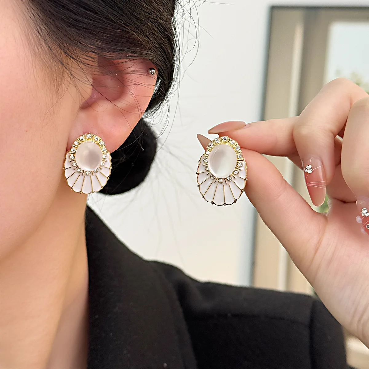 Luxury Enamel Rhinestone Irregular Geometry Water Drop shaped Earrings for Women Stylish Casual Party Wedding Zircon Earrings
Luxury Enamel Rhinestone Irregular Geometry Water Drop shaped Earrings for Women Stylish Casual Party Wedding Zircon Earrings