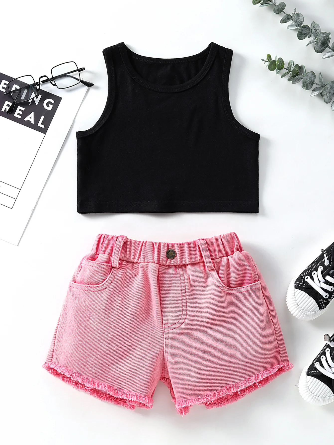 Girls Summer Basic Pure Color Sleeveless Top + Pure Color Raw Edge Denim Shorts Set
Girls Summer Basic Pure Color Sleeveless Top + Pure Color Raw Edge Denim Shorts Set