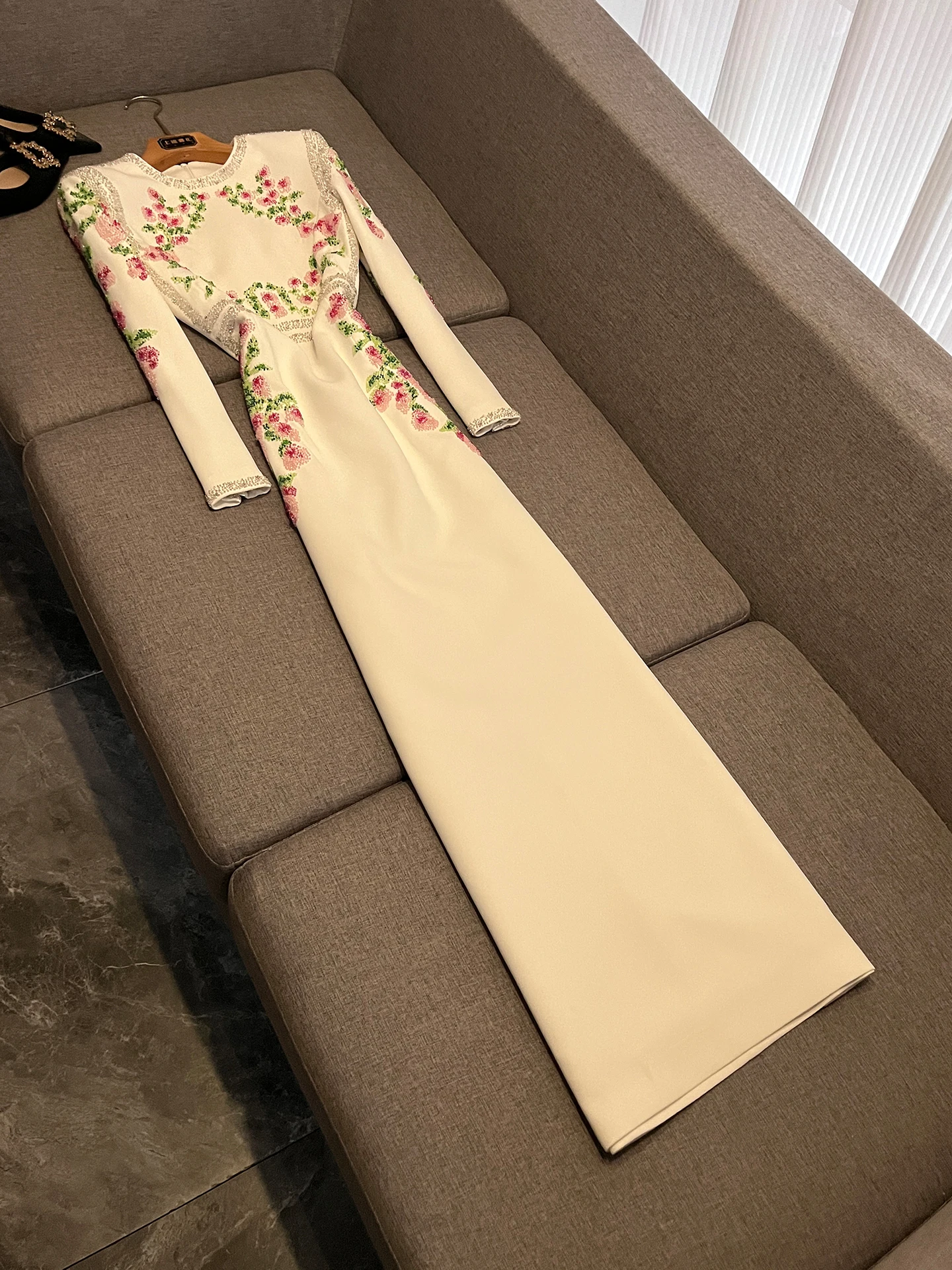 Ele Long Evening Gown High Waist Embroidered Beads Heavy Work Diamond Studded Slim Fit Dr for Women Ci Commute
Ele Long Evening Gown High Waist Embroidered Beads Heavy Work Diamond Studded Slim Fit Dr for Women Ci Commute