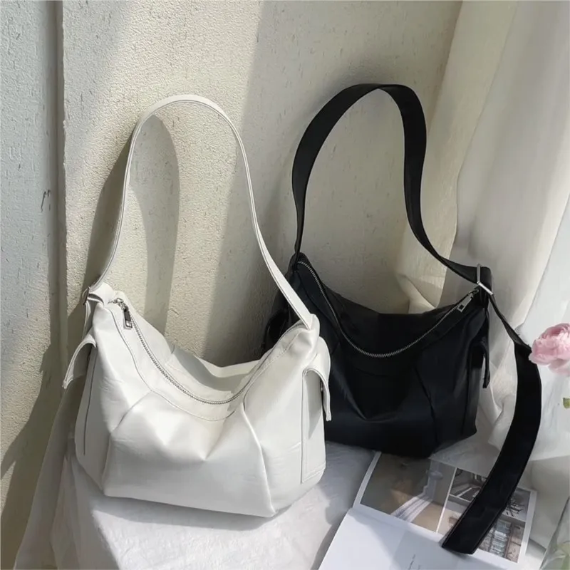 Soft PU Leather Crossbody Bags For Women 2025 New Retro Casual Large Capacity Black Shoulder Bags Fashion Korean Trend Handbags
Soft PU Leather Crossbody Bags For Women 2025 New Retro Casual Large Capacity Black Shoulder Bags Fashion Korean Trend Handbags
