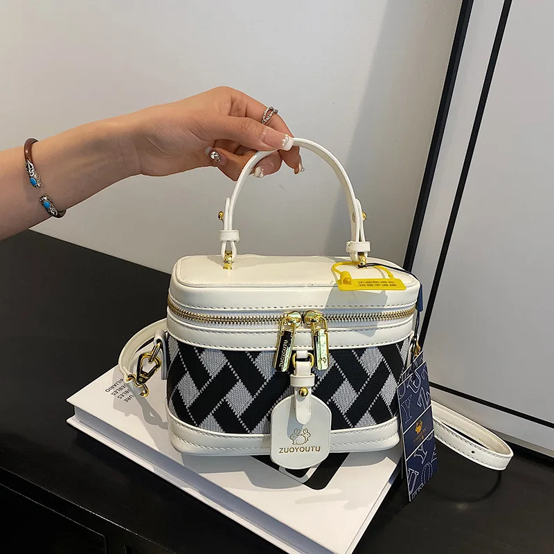 Spring 2025 Korean Quilted Bucket Bag Women Mini Crossbody Shoulder Purse Adjustable Strap Chic Casual Top Handle
Spring 2025 Korean Quilted Bucket Bag Women Mini Crossbody Shoulder Purse Adjustable Strap Chic Casual Top Handle