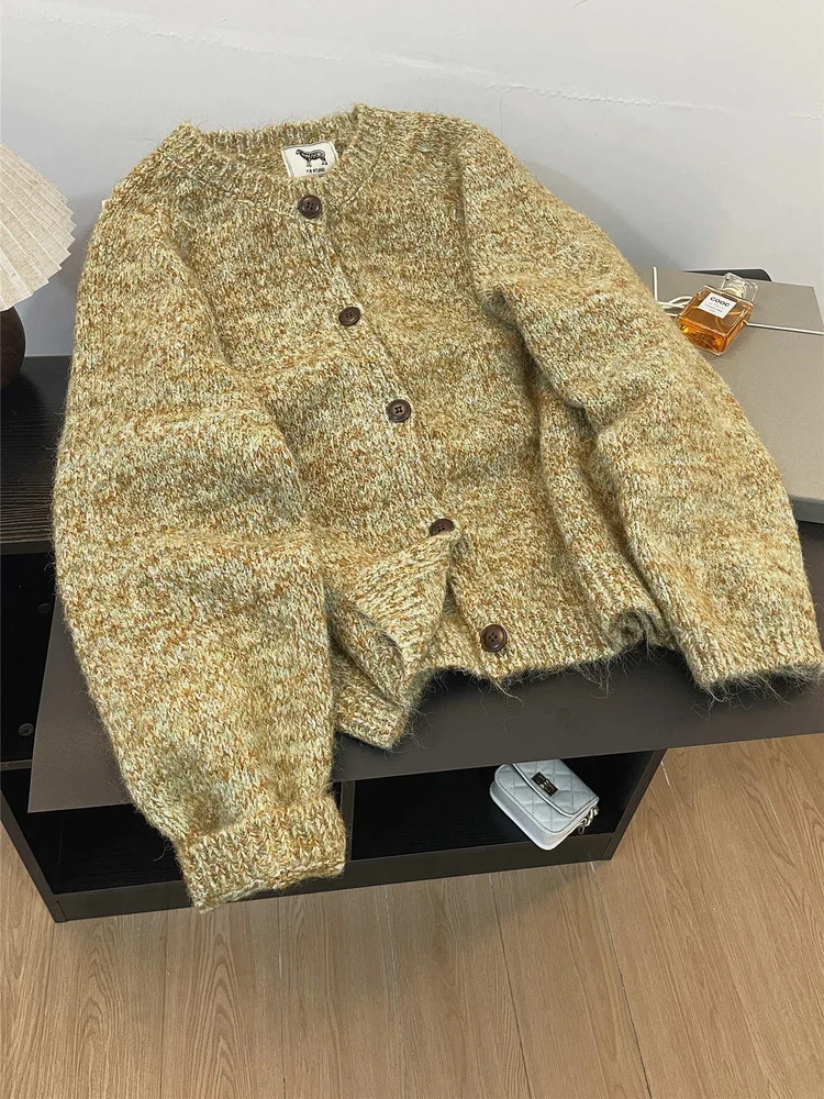 Thickened Knitted Cardigan for Autumn Winter Women's Loose Jacket Lazy New Flower Thread Labeling High Grade Sweater Coat
Thickened Knitted Cardigan for Autumn Winter Women's Loose Jacket Lazy New Flower Thread Labeling High Grade Sweater Coat