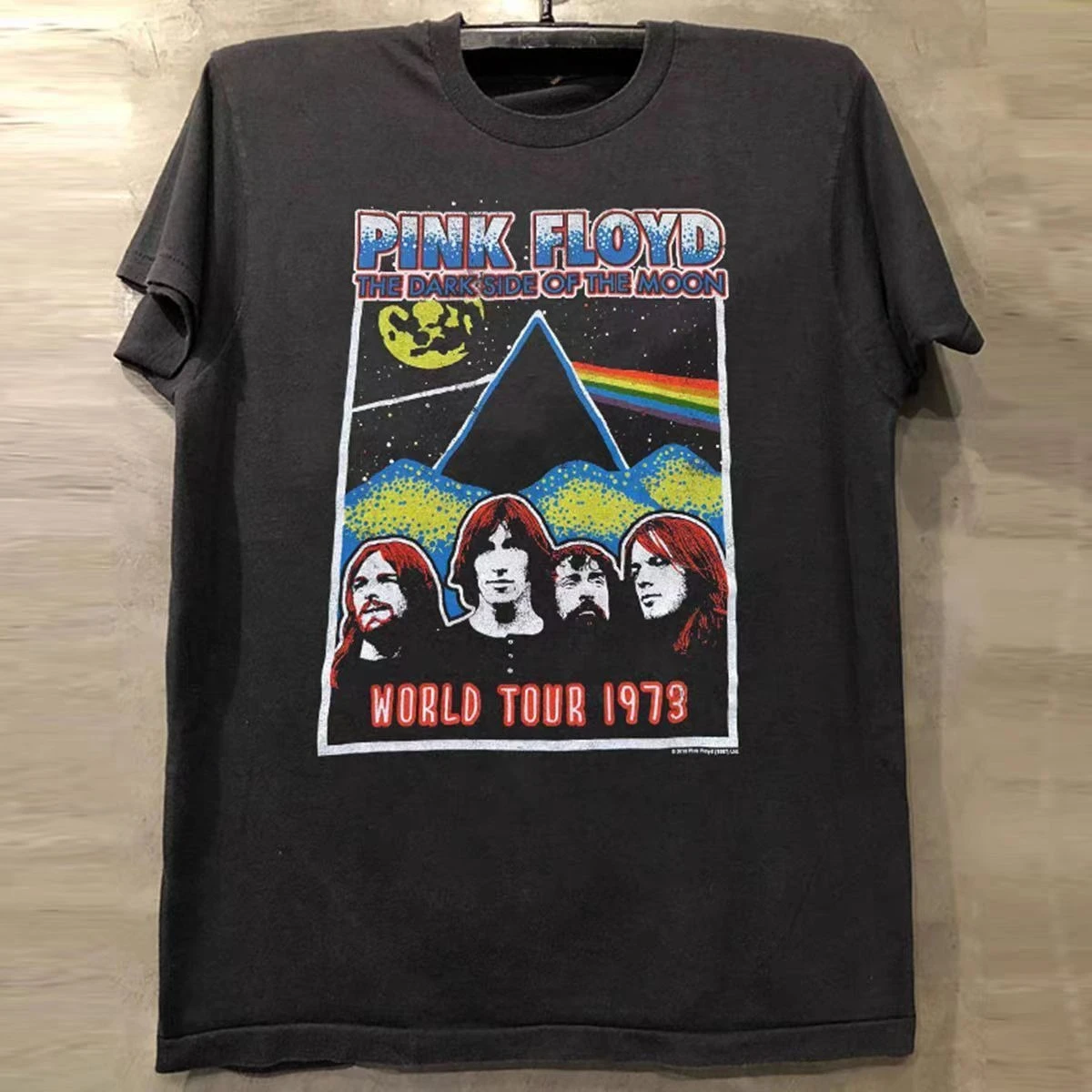 Футболка Pink Floyd Rock Band Vibe в американском стиле ретро
Футболка Pink Floyd Rock Band Vibe в американском стиле ретро